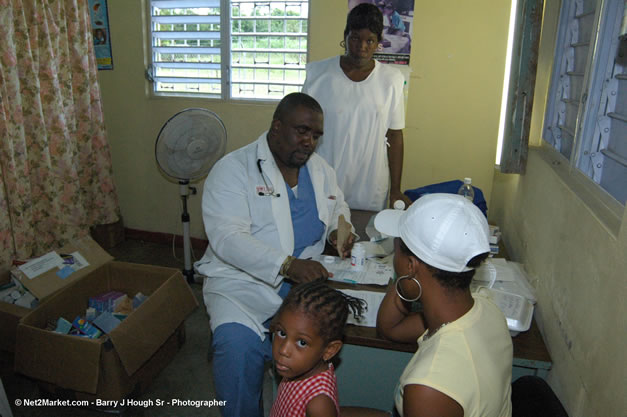 Petersfield Clinic - Caribbean Medical Mission, Thursday, October 19, 2006 - Negril Travel Guide, Negril Jamaica WI - http://www.negriltravelguide.com - info@negriltravelguide.com...!