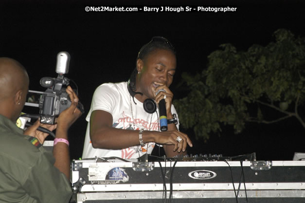 45 Cure's - Cure Fest 2007 - Selector Spin-Off: Sound System Selectors vs. Radio DJ's - Hosted by MC Nuffy, Pier 1, Montego Bay, Jamaica - Saturday, October 13, 2007 - Cure Fest 2007 October 12th-14th, 2007 Presented by Danger Promotions, Iyah Cure Promotions, and Brass Gate Promotions - Alison Young, Publicist - Photographs by Net2Market.com - Barry J. Hough Sr, Photographer - Negril Travel Guide, Negril Jamaica WI - http://www.negriltravelguide.com - info@negriltravelguide.com...!