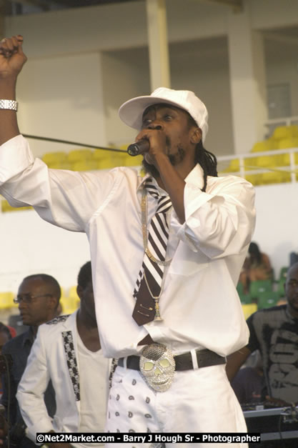Beenie Man - Cure Fest 2007 - Longing For Concert at Trelawny Multi Purpose Stadium, Trelawny, Jamaica - Sunday, October 14, 2007 - Cure Fest 2007 October 12th-14th, 2007 Presented by Danger Promotions, Iyah Cure Promotions, and Brass Gate Promotions - Alison Young, Publicist - Photographs by Net2Market.com - Barry J. Hough Sr, Photographer - Negril Travel Guide, Negril Jamaica WI - http://www.negriltravelguide.com - info@negriltravelguide.com...!