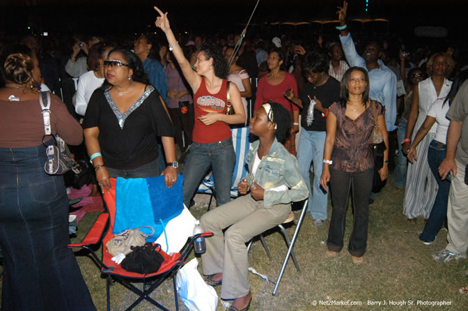Maxi Priest - Air Jamaica Jazz & Blues Festival 2006 - The Art of Music - Cinnamon Hill Golf Club - Rosehall Resort & Country Club, Montego Bay, Jamaica W.I. - Thursday, Saturday 28, 2006 - Negril Travel Guide, Negril Jamaica WI - http://www.negriltravelguide.com - info@negriltravelguide.com...!