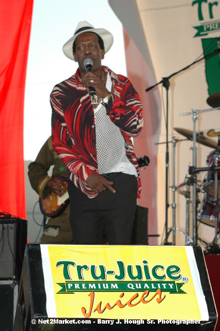 Gregory Isaacs - Tru Juice Rebel Salute 2006 - Reggae's Premiere Roots Festival - Pre-Show Venue Photos -Port Kaiser Sports Club, Saturday, January 14, 2006 - Negril Travel Guide, Negril Jamaica WI - http://www.negriltravelguide.com - info@negriltravelguide.com...!