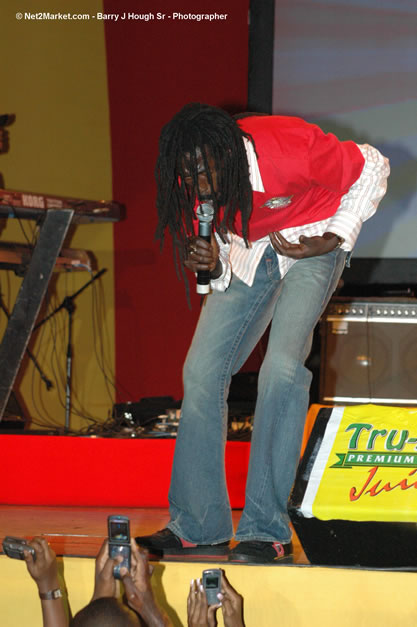 Buju Banton @ Tru-Juice Rebel Salute 2007 - Saturday, January 13, 2007, Port Kaiser Sports Club, St. Elizabeth - Negril Travel Guide, Negril Jamaica WI - http://www.negriltravelguide.com - info@negriltravelguide.com...!