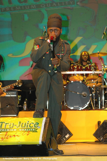 Lutan Fyah @ Tru-Juice Rebel Salute 2007 - Saturday, January 13, 2007, Port Kaiser Sports Club, St. Elizabeth - Negril Travel Guide, Negril Jamaica WI - http://www.negriltravelguide.com - info@negriltravelguide.com...!