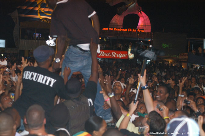 Akon - Red Stripe Reggae Sumfest 2005 - International Night - July 22th, 2005 - Negril Travel Guide, Negril Jamaica WI - http://www.negriltravelguide.com - info@negriltravelguide.com...!