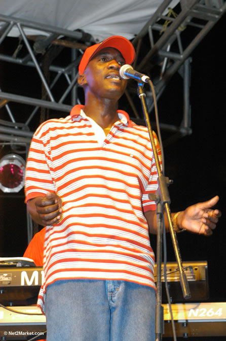 Brend Dowe - Red Stripe Reggae Sumfest 2005 - Rockers Night - July 20th, 2005 - Negril Travel Guide, Negril Jamaica WI - http://www.negriltravelguide.com - info@negriltravelguide.com...!