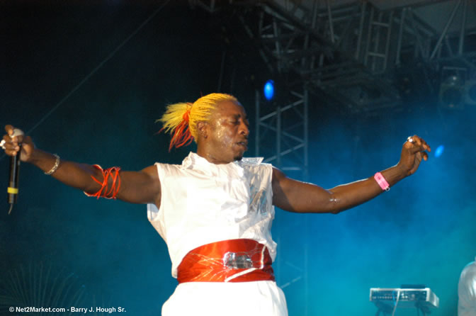 Elephant Man - Red Stripe Reggae Sumfest 2005 - Dancehall Night - July 21th, 2005 - Negril Travel Guide, Negril Jamaica WI - http://www.negriltravelguide.com - info@negriltravelguide.com...!