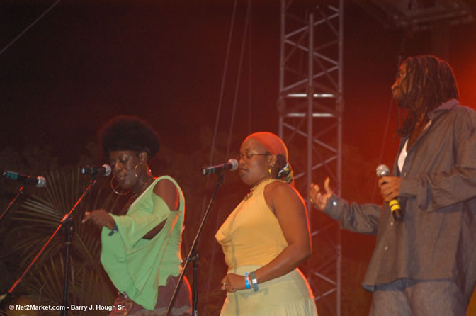 Prophecy - Red Stripe Reggae Sumfest 2005 - International Night - July 22th, 2005 - Negril Travel Guide, Negril Jamaica WI - http://www.negriltravelguide.com - info@negriltravelguide.com...!