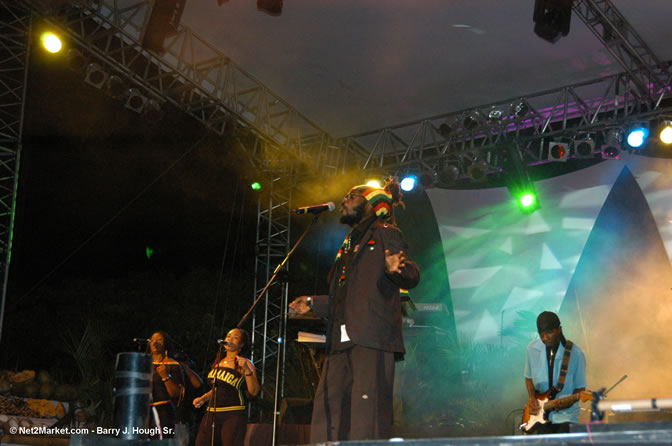 Tarrus & Jimmy Riley [Father & Son] - Red Stripe Reggae Sumfest 2005 - International Night #2 - July 23th, 2005 - Negril Travel Guide, Negril Jamaica WI - http://www.negriltravelguide.com - info@negriltravelguide.com...!