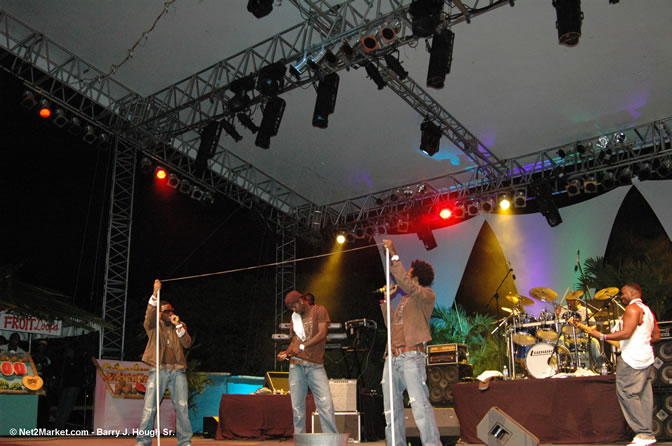Voicemail - Red Stripe Reggae Sumfest 2005 - Dancehall Night - July 21th, 2005 - Negril Travel Guide, Negril Jamaica WI - http://www.negriltravelguide.com - info@negriltravelguide.com...!