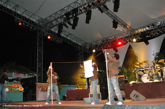 Voicemail - Red Stripe Reggae Sumfest 2005 - Dancehall Night - July 21th, 2005 - Negril Travel Guide, Negril Jamaica WI - http://www.negriltravelguide.com - info@negriltravelguide.com...!