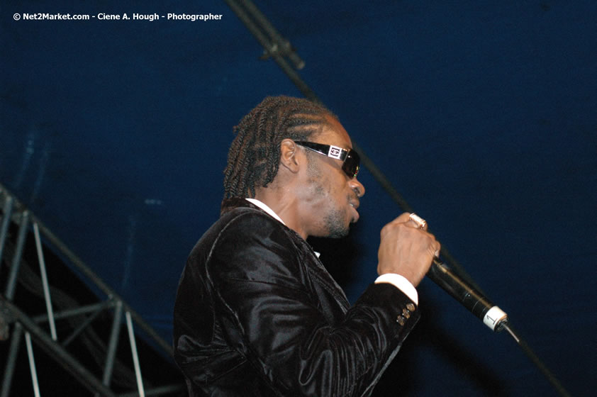 Bounty Killer - Smile Jamaica, Nine Miles, St Anns, Jamaica - Saturday, February 10, 2007 - The Smile Jamaica Concert, a symbolic homecoming in Bob Marley's birthplace of Nine Miles - Negril Travel Guide, Negril Jamaica WI - http://www.negriltravelguide.com - info@negriltravelguide.com...!