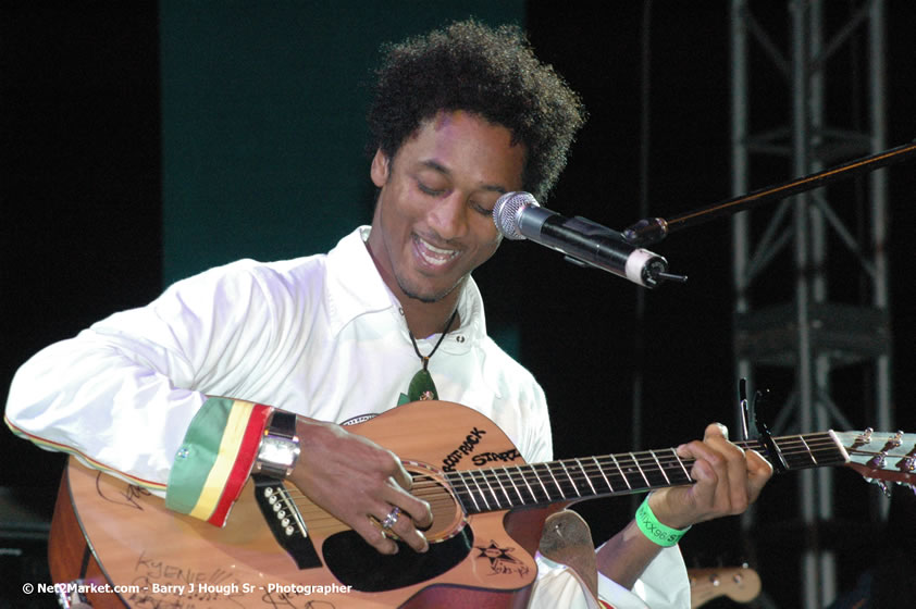 Ky-Enie - Smile Jamaica, Nine Miles, St Anns, Jamaica - Saturday, February 10, 2007 - The Smile Jamaica Concert, a symbolic homecoming in Bob Marley's birthplace of Nine Miles - Negril Travel Guide, Negril Jamaica WI - http://www.negriltravelguide.com - info@negriltravelguide.com...!