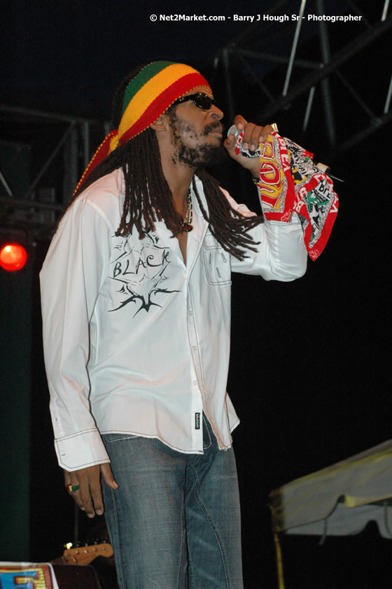 Limey Murray - Smile Jamaica, Nine Miles, St Anns, Jamaica - Saturday, February 10, 2007 - The Smile Jamaica Concert, a symbolic homecoming in Bob Marley's birthplace of Nine Miles - Negril Travel Guide, Negril Jamaica WI - http://www.negriltravelguide.com - info@negriltravelguide.com...!