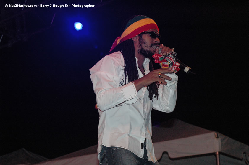 Limey Murray - Smile Jamaica, Nine Miles, St Anns, Jamaica - Saturday, February 10, 2007 - The Smile Jamaica Concert, a symbolic homecoming in Bob Marley's birthplace of Nine Miles - Negril Travel Guide, Negril Jamaica WI - http://www.negriltravelguide.com - info@negriltravelguide.com...!