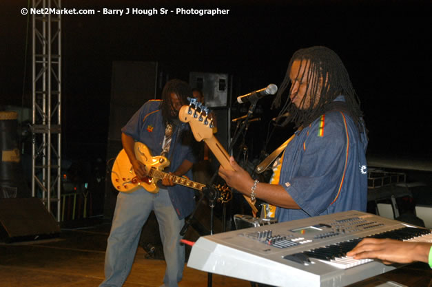 Live Wyah Band - Smile Jamaica, Nine Miles, St Anns, Jamaica - Saturday, February 10, 2007 - The Smile Jamaica Concert, a symbolic homecoming in Bob Marley's birthplace of Nine Miles - Negril Travel Guide, Negril Jamaica WI - http://www.negriltravelguide.com - info@negriltravelguide.com...!