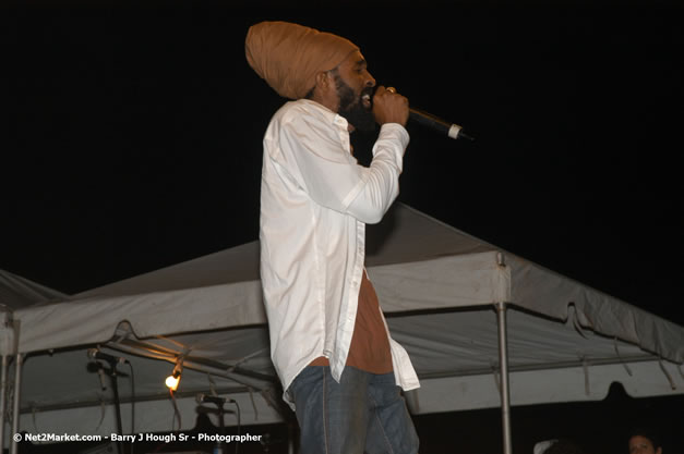 Spragga Benz - Smile Jamaica, Nine Miles, St Anns, Jamaica - Saturday, February 10, 2007 - The Smile Jamaica Concert, a symbolic homecoming in Bob Marley's birthplace of Nine Miles - Negril Travel Guide, Negril Jamaica WI - http://www.negriltravelguide.com - info@negriltravelguide.com...!