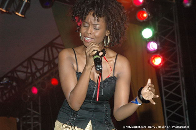 Cherine Anderson - Red Stripe Reggae Sumfest 2006 - The Summit - Jamaica's Greatest, The World's Best - Saturday, July 22, 2006 - Montego Bay, Jamaica - Negril Travel Guide, Negril Jamaica WI - http://www.negriltravelguide.com - info@negriltravelguide.com...!