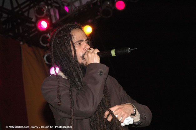 Damian Marley - Red Stripe Reggae Sumfest 2006 - The Summit - Jamaica's Greatest, The World's Best - Saturday, July 22, 2006 - Montego Bay, Jamaica - Negril Travel Guide, Negril Jamaica WI - http://www.negriltravelguide.com - info@negriltravelguide.com...!