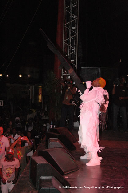 Elephant Man - Red Stripe Reggae Sumfest 2006 - Stormfront - The Blazing Dance Hall Night - Thursday, July 20, 2006 - Catherine Hall Venue - Montego Bay, Jamaica - Negril Travel Guide, Negril Jamaica WI - http://www.negriltravelguide.com - info@negriltravelguide.com...!