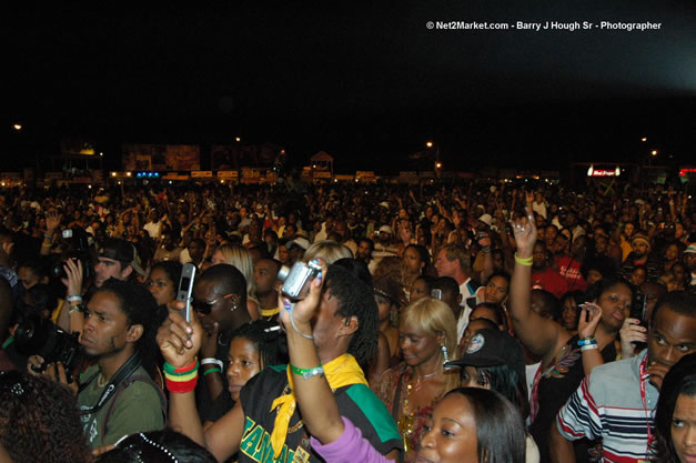 Venue & Audience - Ignition - The Internation Fire Blazes - Friday, July 21, 2006 - Montego Bay, Jamaica - Negril Travel Guide, Negril Jamaica WI - http://www.negriltravelguide.com - info@negriltravelguide.com...!