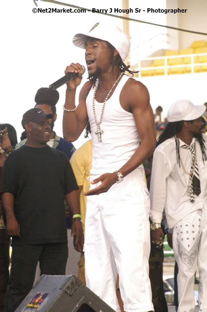 Jah Cure - Cure Fest 2007 - Longing For Concert at Trelawny Multi Purpose Stadium, Trelawny, Jamaica - Sunday, October 14, 2007 - Cure Fest 2007 October 12th-14th, 2007 Presented by Danger Promotions, Iyah Cure Promotions, and Brass Gate Promotions - Alison Young, Publicist - Photographs by Net2Market.com - Barry J. Hough Sr, Photographer - Negril Travel Guide, Negril Jamaica WI - http://www.negriltravelguide.com - info@negriltravelguide.com...!