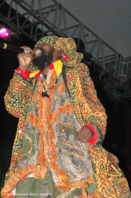 Capleton - Red Stripe Reggae Sumfest 2005 - Dancehall Night - July 21th, 2005 - Negril Travel Guide, Negril Jamaica WI - http://www.negriltravelguide.com - info@negriltravelguide.com...!