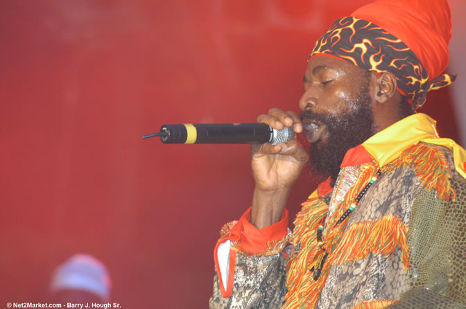 Capleton - Red Stripe Reggae Sumfest 2005 - Dancehall Night - July 21th, 2005 - Negril Travel Guide, Negril Jamaica WI - http://www.negriltravelguide.com - info@negriltravelguide.com...!