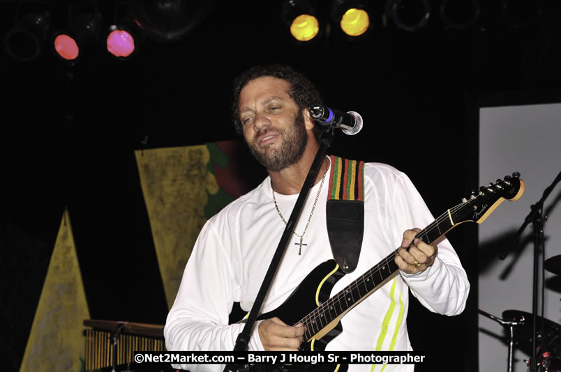 Andy Vernon @ Reggae Sumfest 2008 International Night 2, Catherine Hall, Montego Bay - Saturday, July 19, 2008 - Reggae Sumfest 2008 July 13 - July 19, 2008 - Photographs by Net2Market.com - Barry J. Hough Sr. Photojournalist/Photograper - Photographs taken with a Nikon D300 - Negril Travel Guide, Negril Jamaica WI - http://www.negriltravelguide.com - info@negriltravelguide.com...!