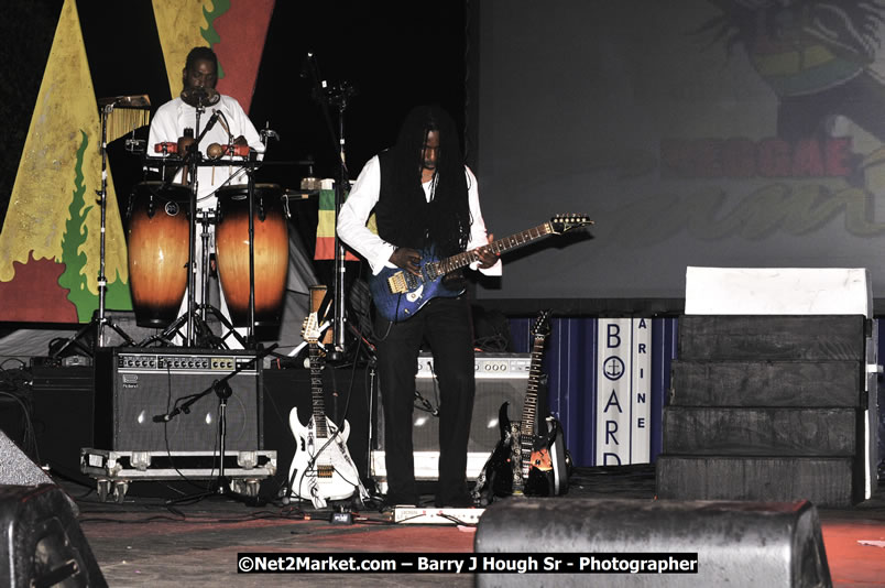 Beres Hammond @ Reggae Sumfest 2008 International Night 2, Catherine Hall, Montego Bay - Saturday, July 19, 2008 - Reggae Sumfest 2008 July 13 - July 19, 2008 - Photographs by Net2Market.com - Barry J. Hough Sr. Photojournalist/Photograper - Photographs taken with a Nikon D300 - Negril Travel Guide, Negril Jamaica WI - http://www.negriltravelguide.com - info@negriltravelguide.com...!