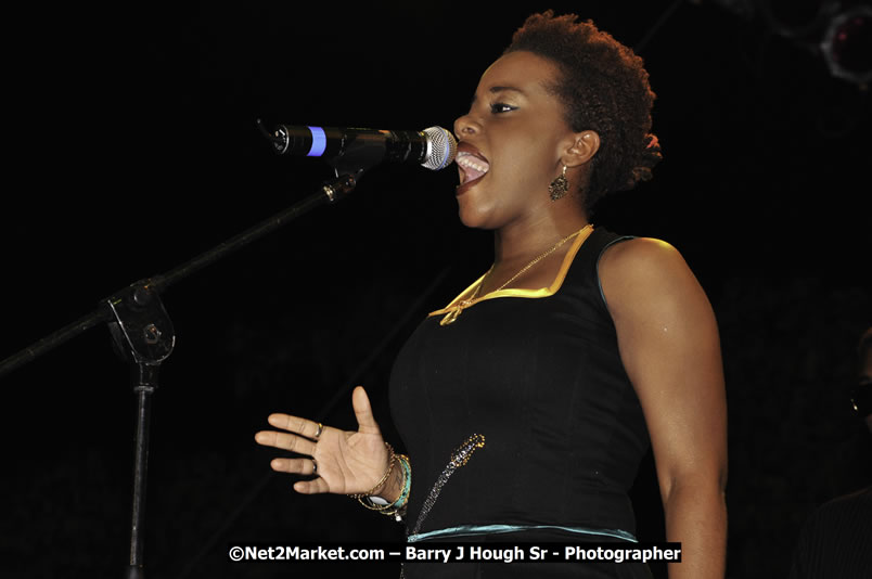 Etana @ Reggae Sumfest 2008 International Night 2, Catherine Hall, Montego Bay - Saturday, July 19, 2008 - Reggae Sumfest 2008 July 13 - July 19, 2008 - Photographs by Net2Market.com - Barry J. Hough Sr. Photojournalist/Photograper - Photographs taken with a Nikon D300 - Negril Travel Guide, Negril Jamaica WI - http://www.negriltravelguide.com - info@negriltravelguide.com...!